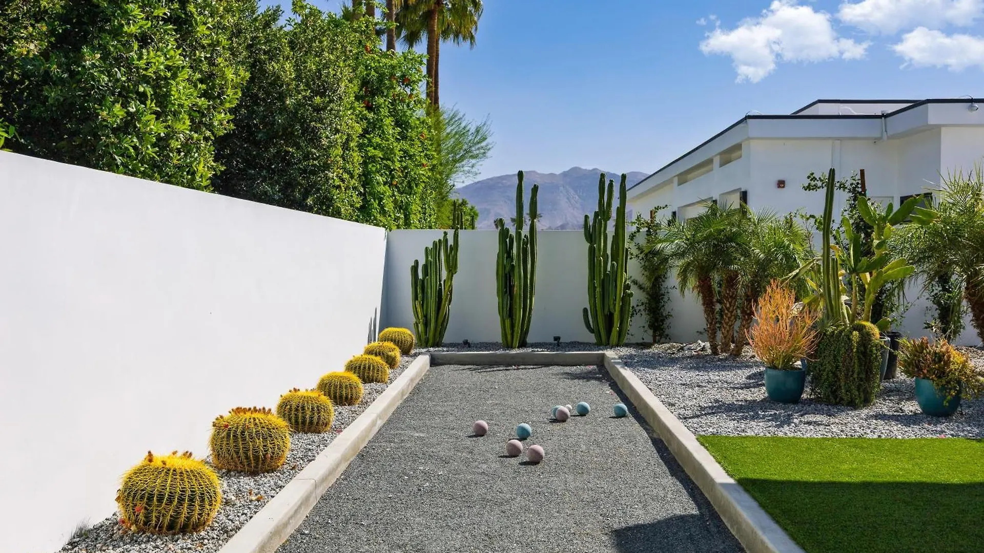Rancho Mirage Oasis w Pool Hot Tub Bocce Putting Green Firepit