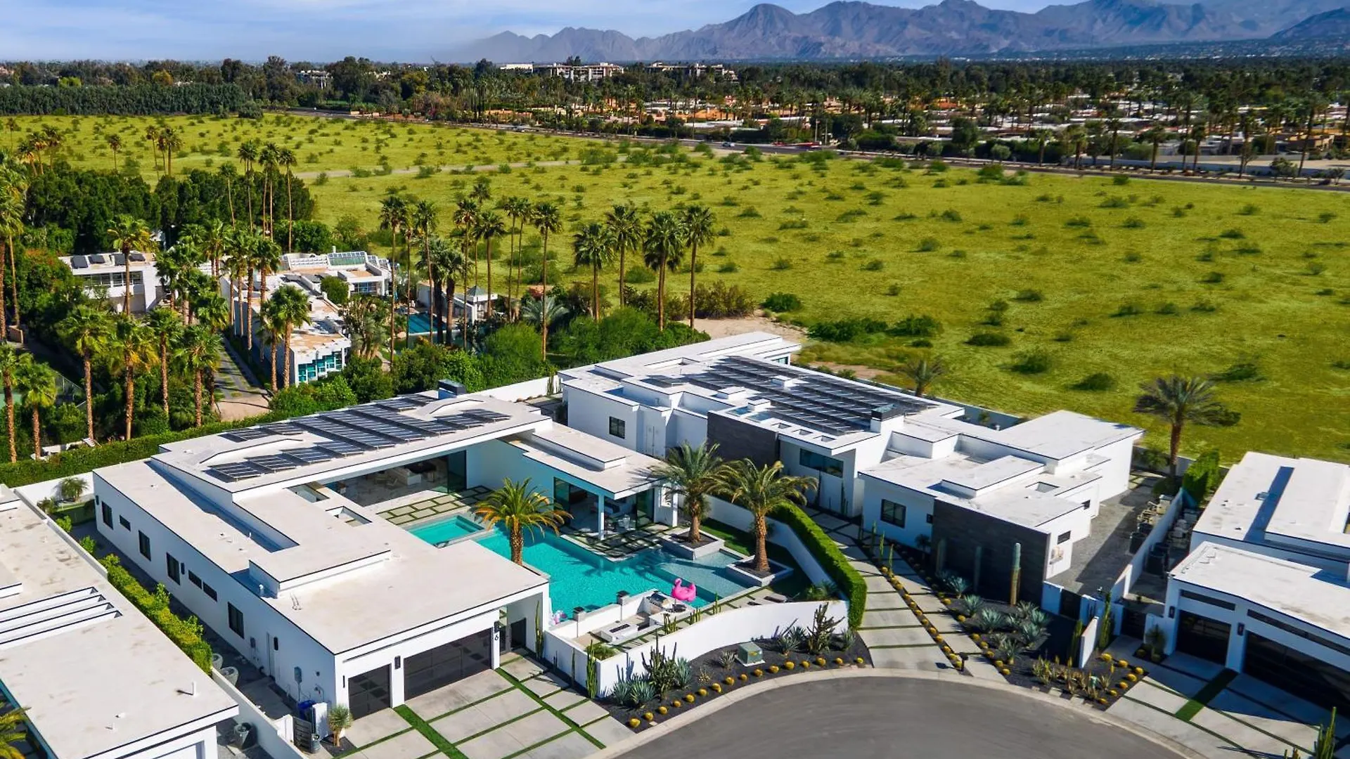 Holiday home Rancho Mirage Oasis w Pool Hot Tub Bocce Putting Green Firepit