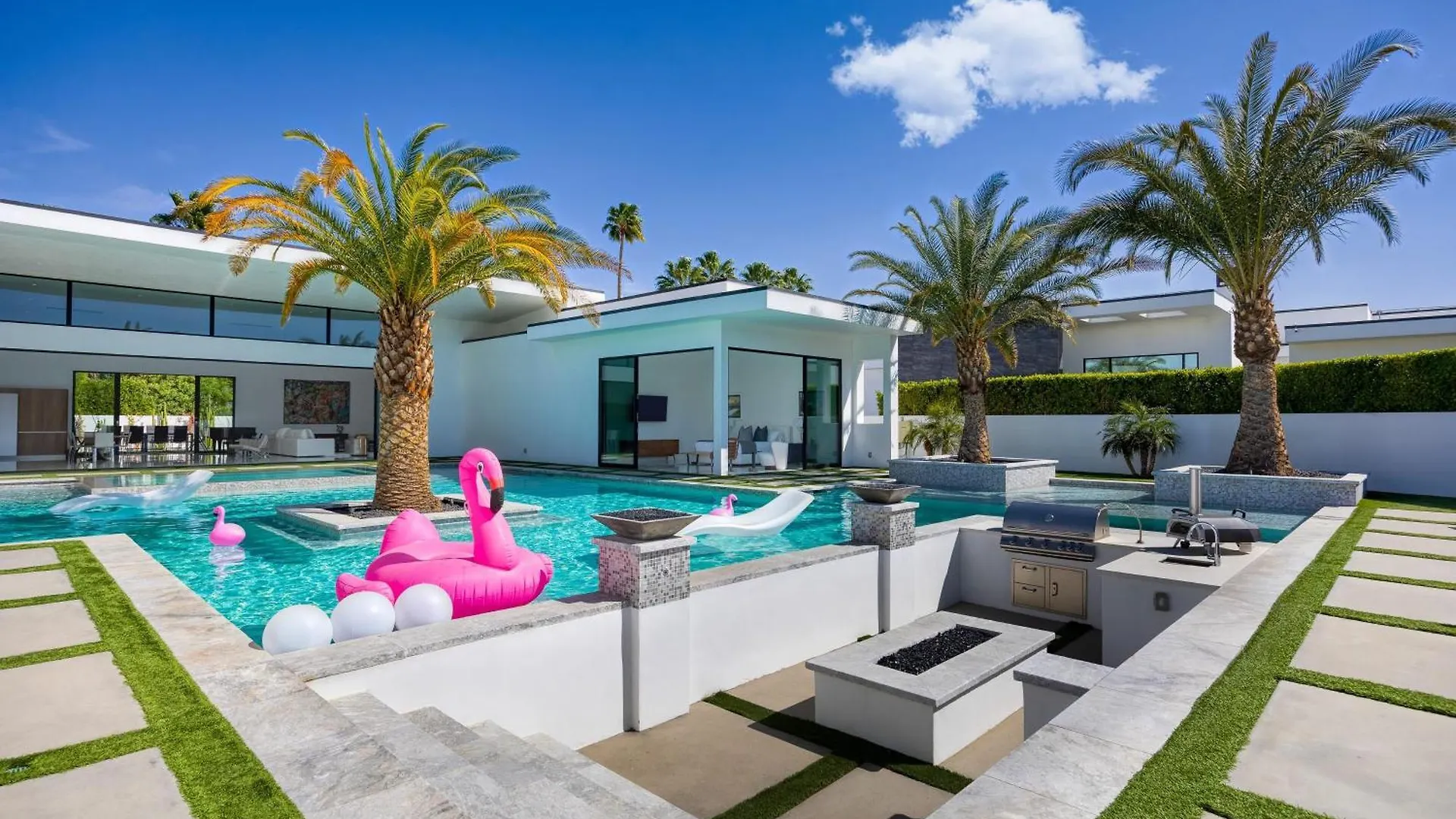 Rancho Mirage Oasis w Pool Hot Tub Bocce Putting Green Firepit Holiday home Rancho Mirage